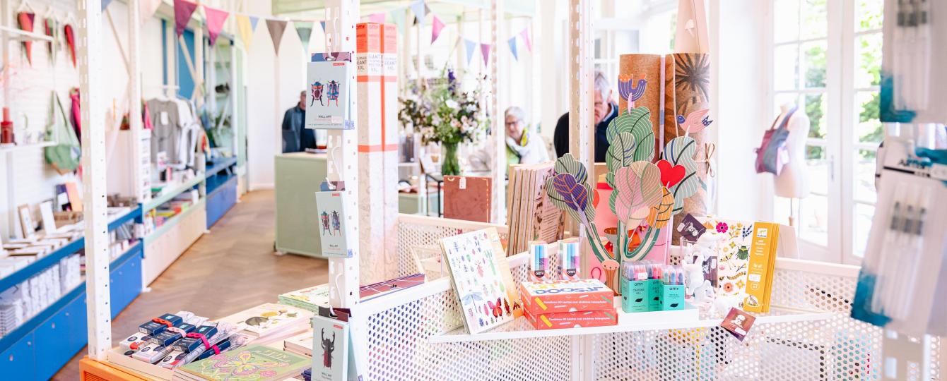 Zicht op aanbod in museumshop