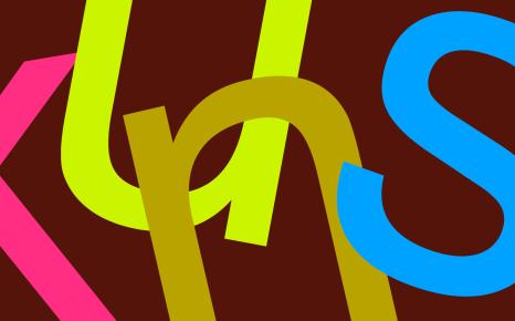 Cover kunstkaarten secundair onderwijs met letters kunst in verschillende kleuren op bruine achtergrond