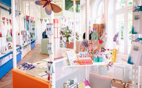 Zicht op aanbod in museumshop