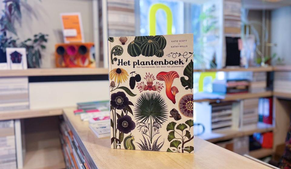 Het Plantenboek in de museumshop van het Middelheimmuseum