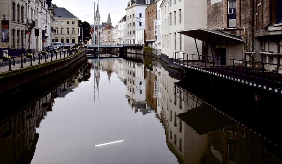 Gestileerde kleurenfoto van de Vaart uit reeks 1971 Reconstructies. Reconstruction 2008 van Leo Copers