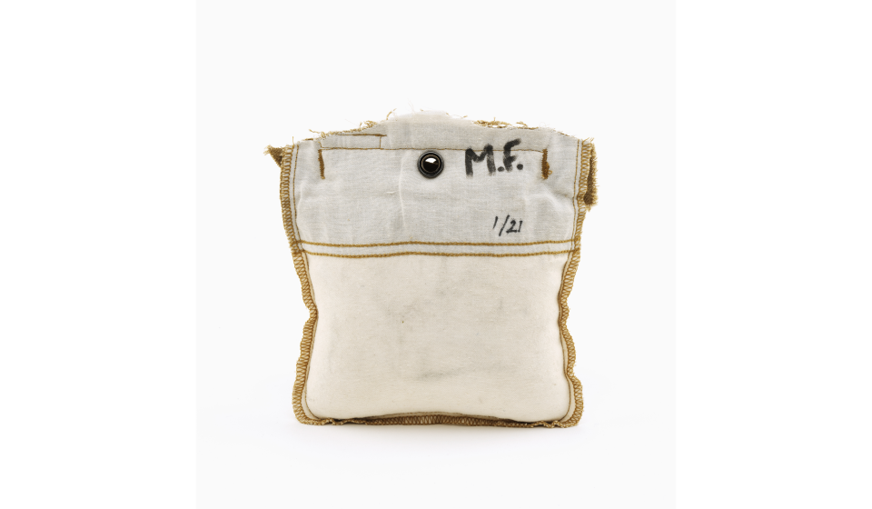 Klein object in textiel door Michel François